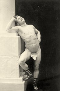 Eugen Sandow, in posa classica greco-romana antica, c.1894